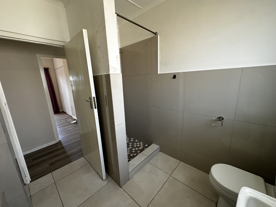 To Let 4 Bedroom Property for Rent in Winterstrand Eastern Cape